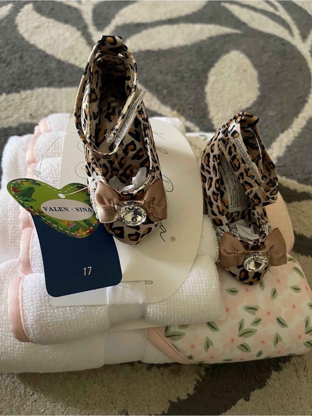Leopard Print Baby high heels in Tan with Bow plus 9 towels